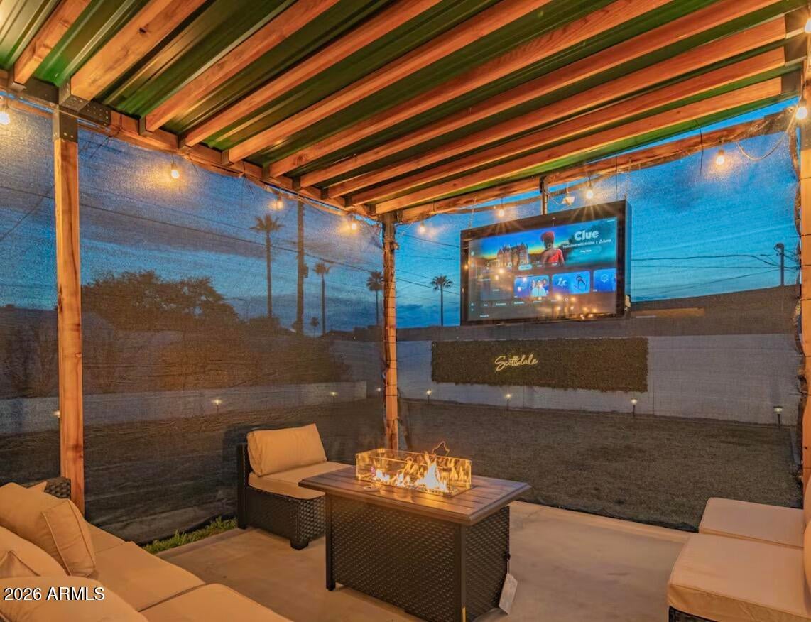 7901 E LOMA LAND Drive