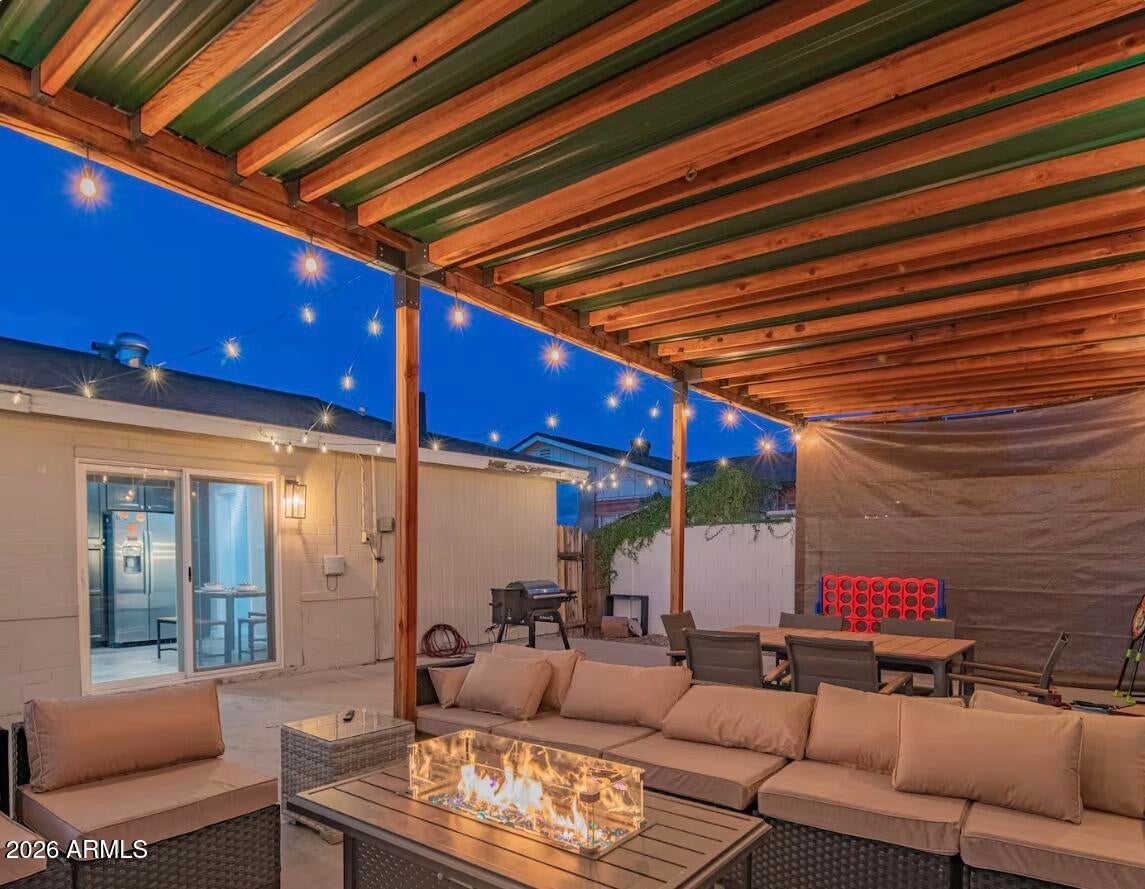 7901 E LOMA LAND Drive