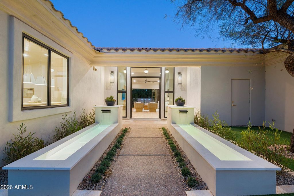 Photo of 23335 N Country Club Trail, Scottsdale, AZ 85255 (MLS # 6994084)