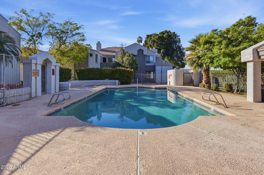 Photo of 9209 N 59th Avenue #204, Glendale, AZ 85302 (MLS # 6994393)