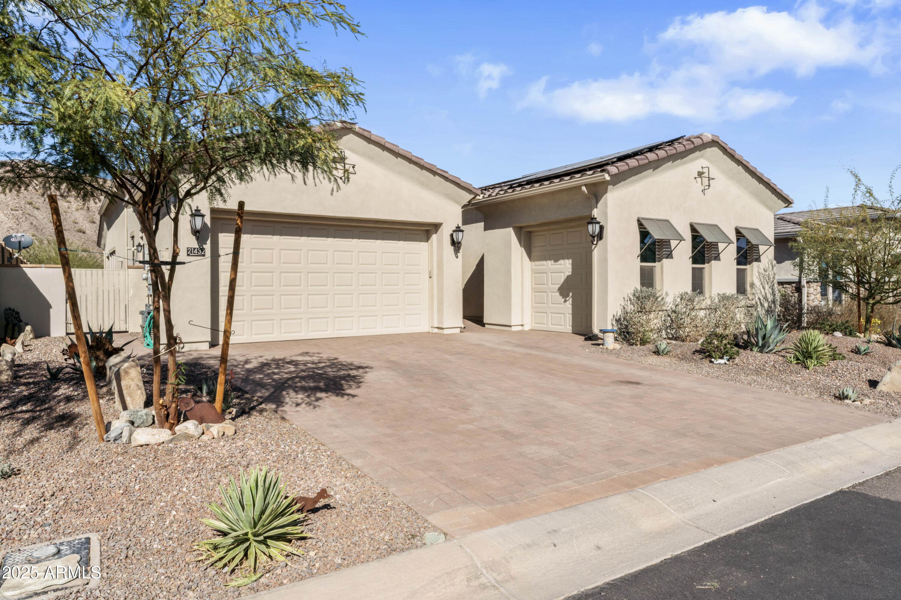 21432 W MINNEZONA Avenue