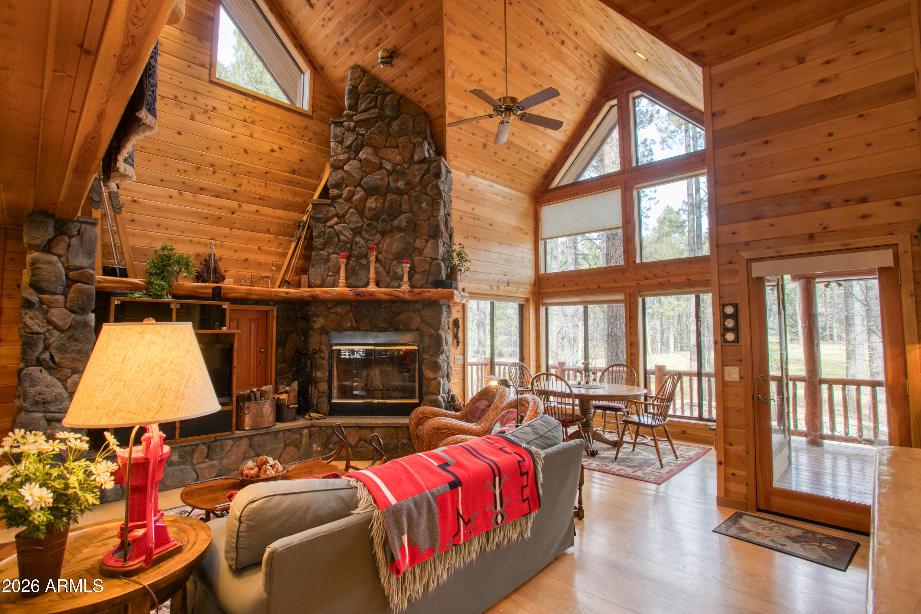 2912 Woodpecker Lane