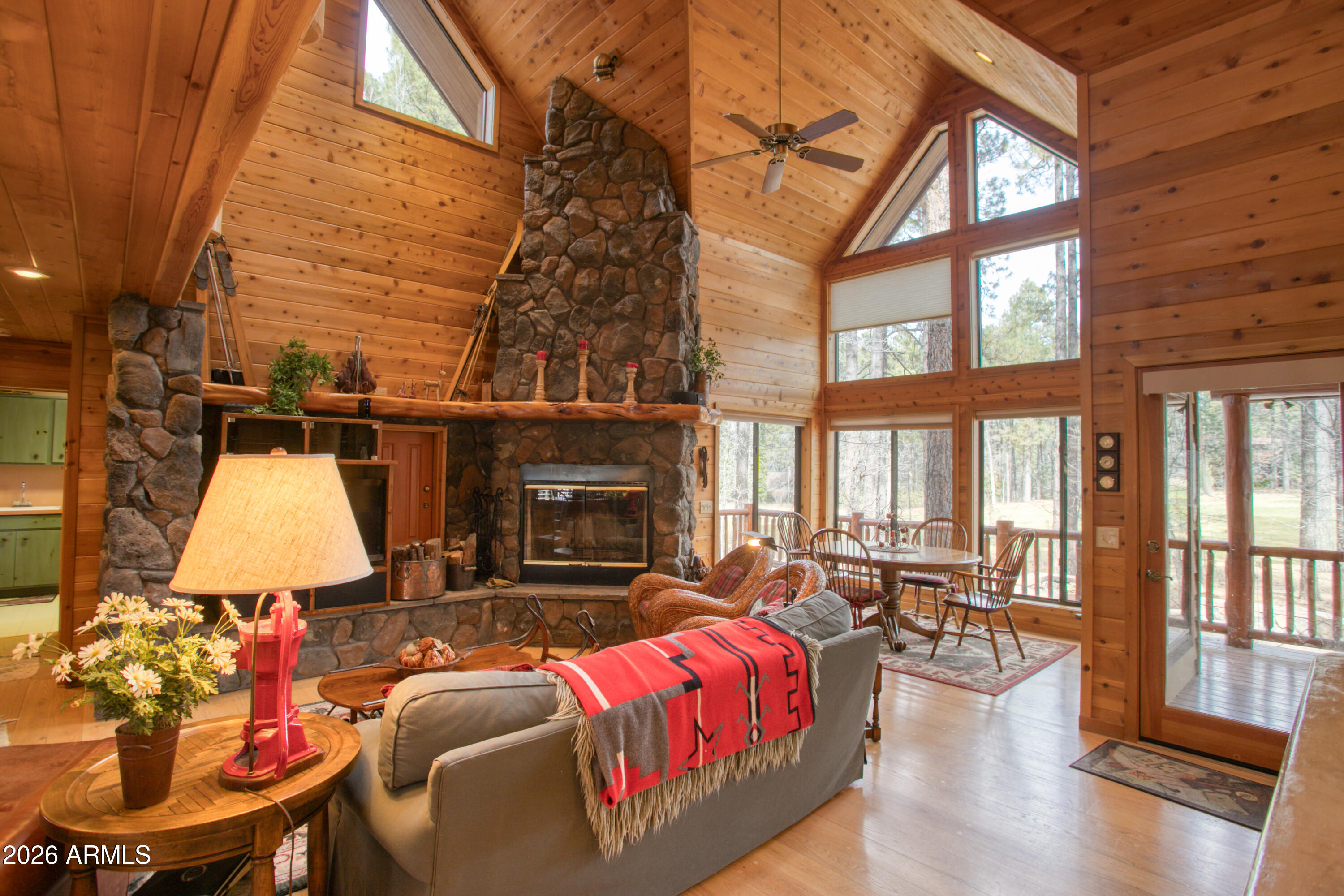 2912 Woodpecker Lane