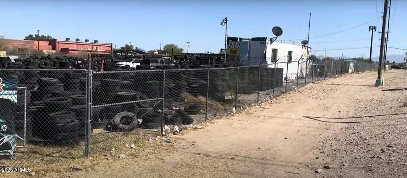 5653 S NOGALES Highway