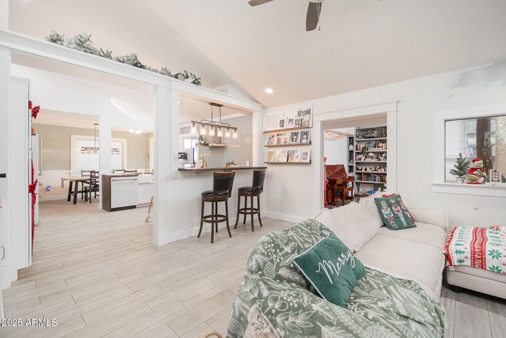 Photo of 5607 W Cholla Street, Glendale, AZ 85304 (MLS # 6957749)