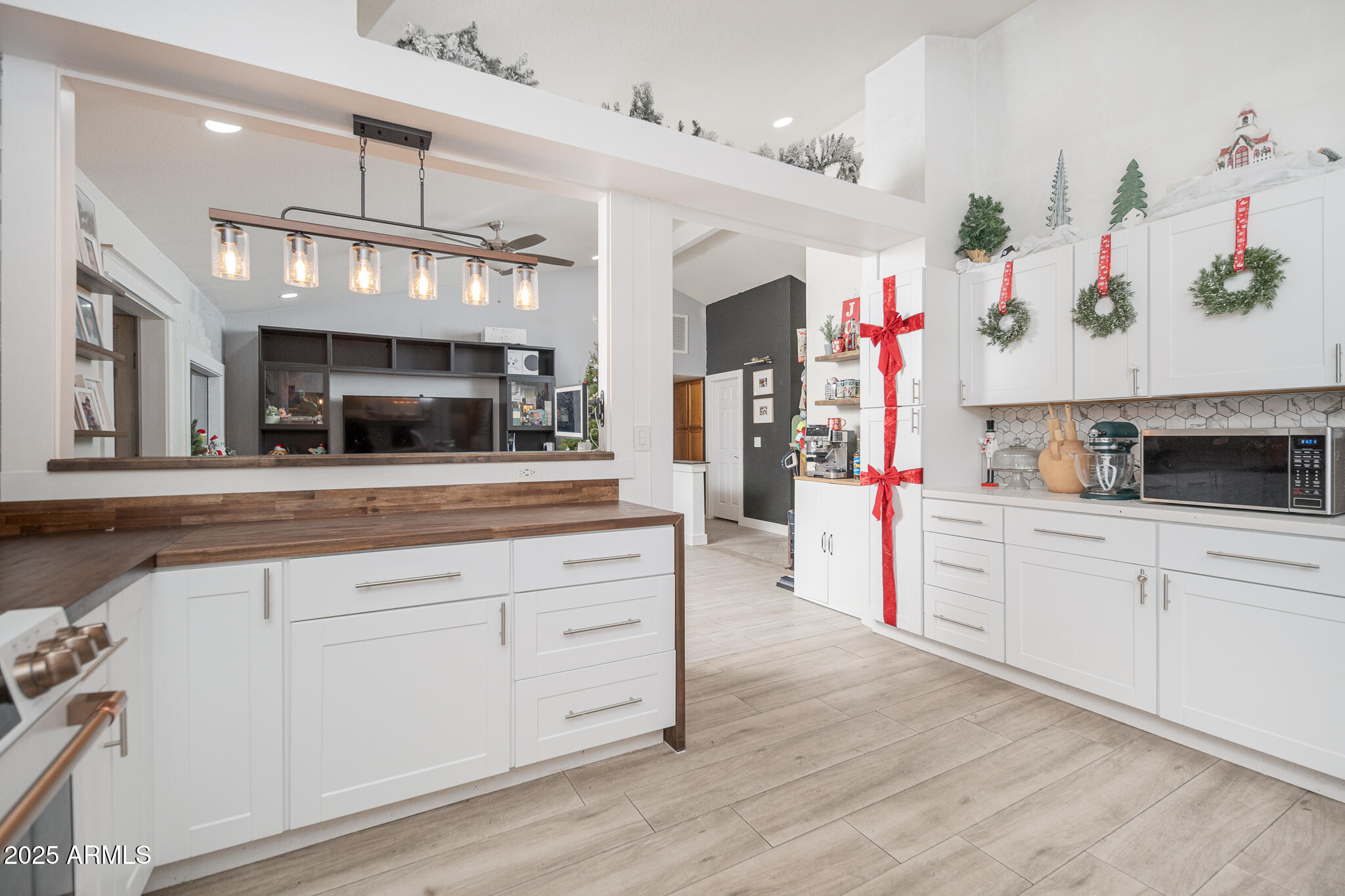 5607 W CHOLLA Street