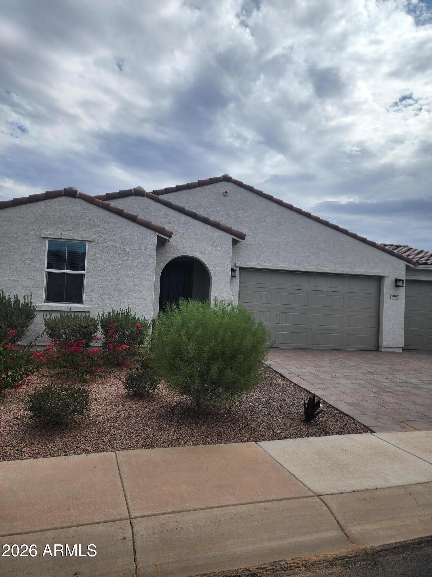 1997 E WETLEAF Place