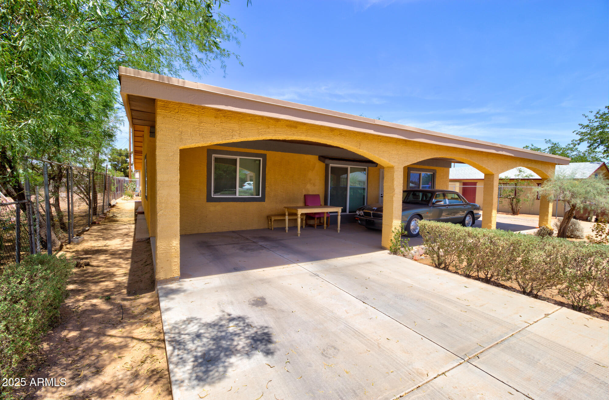 720 W DEWEY Avenue