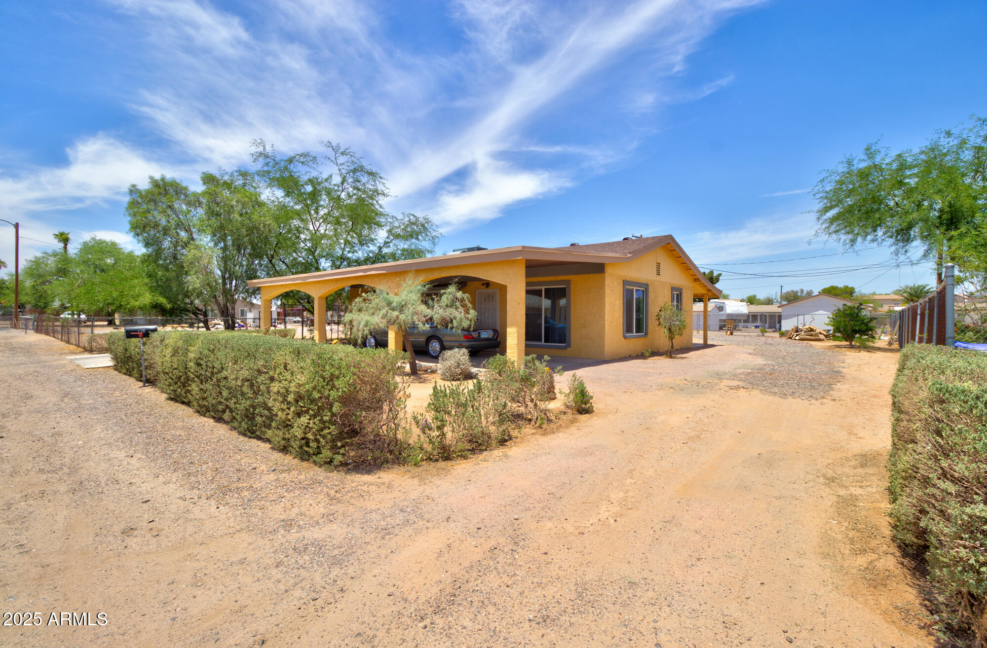 720 W DEWEY Avenue