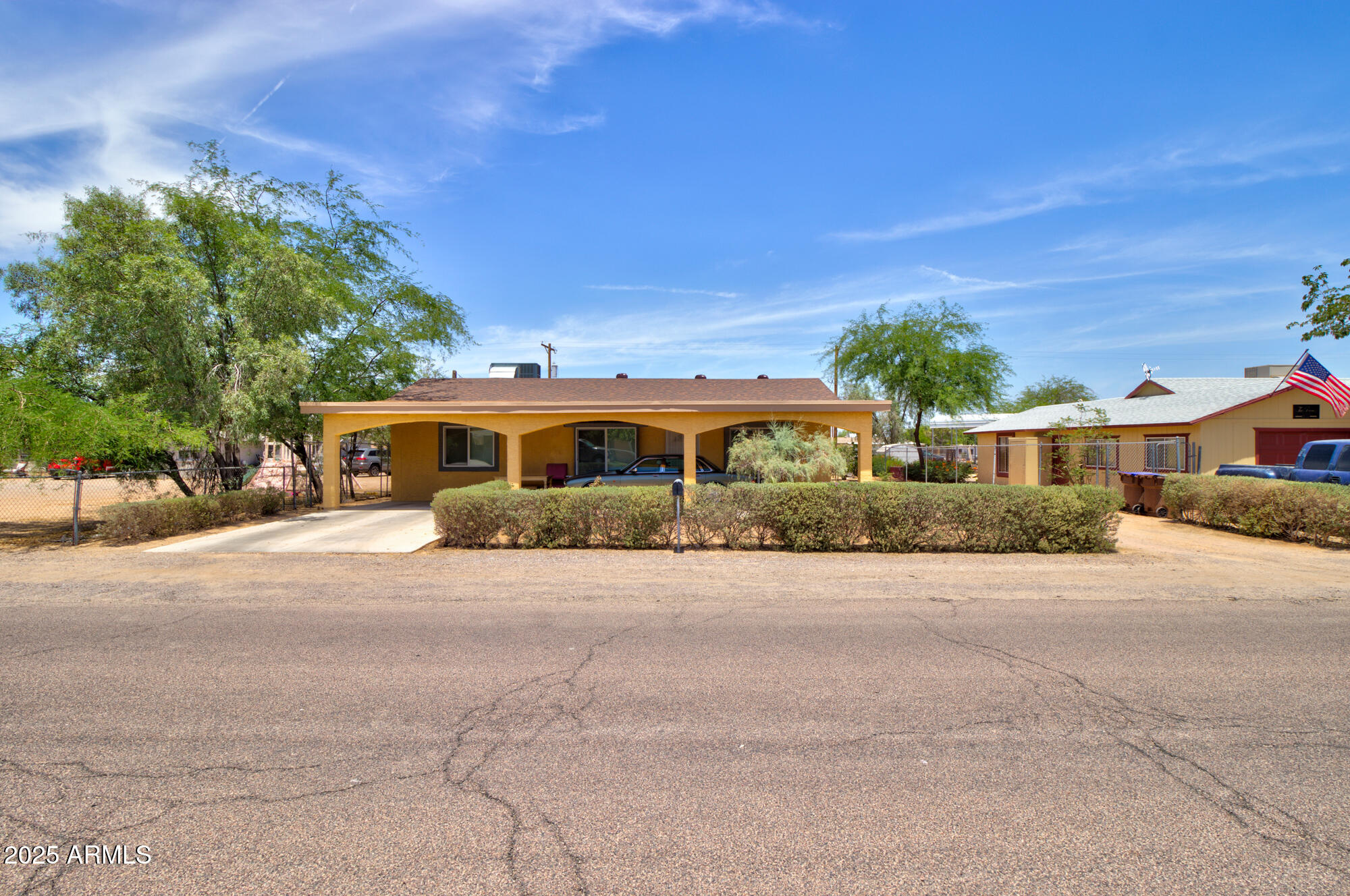 720 W DEWEY Avenue