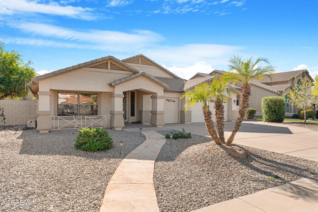 Photo of 133 E Canyon Creek Drive, Gilbert, AZ 85295 (MLS # 6957580)