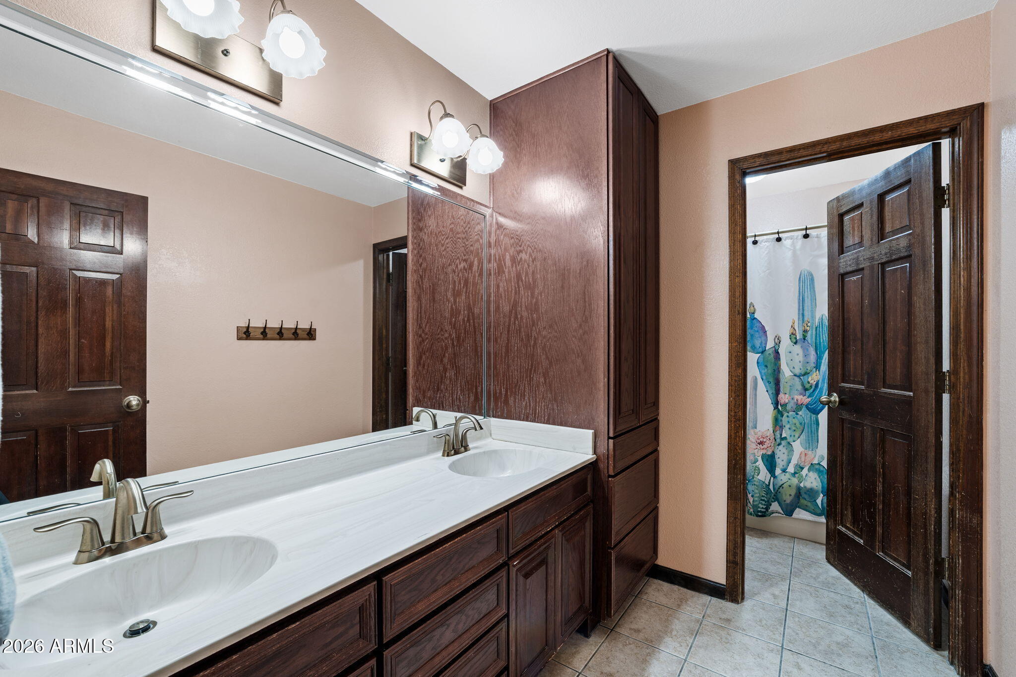 2029 E LOCKWOOD Street