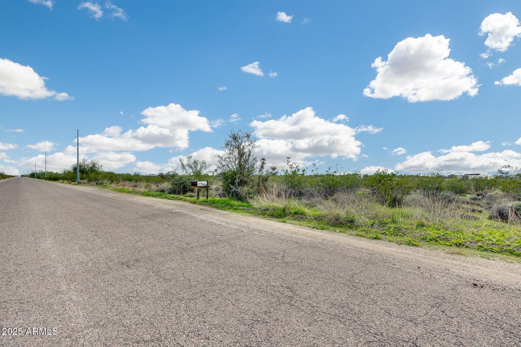 Photo of 533 W Barnes Road #5, Maricopa, AZ 85139 (MLS # 6951068)