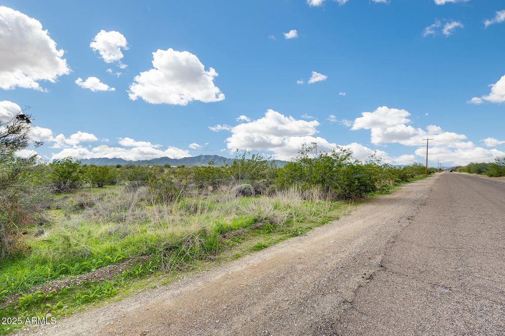 Photo of 533 W Barnes Road #5, Maricopa, AZ 85139 (MLS # 6951068)