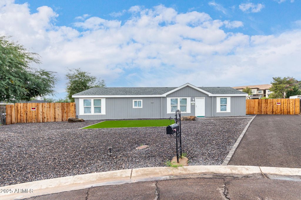 Photo of 2611 E Marco Polo Road, Phoenix, AZ 85050 (MLS # 7031187)