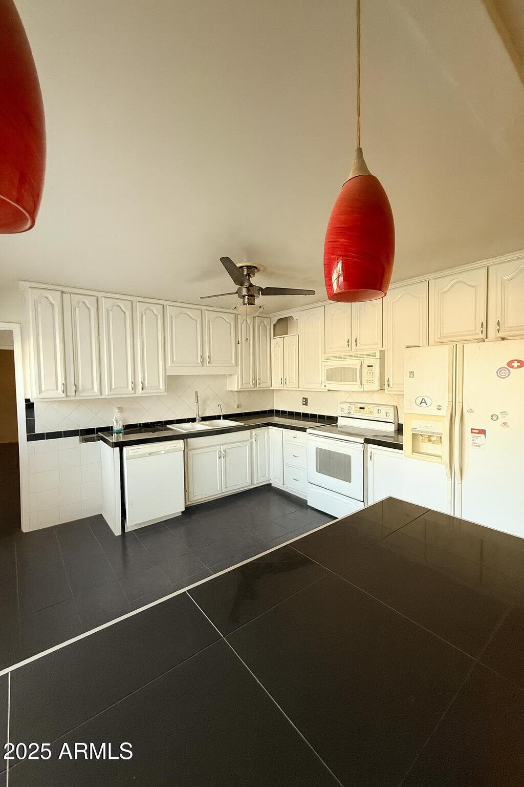 8008 E WHITTON Avenue