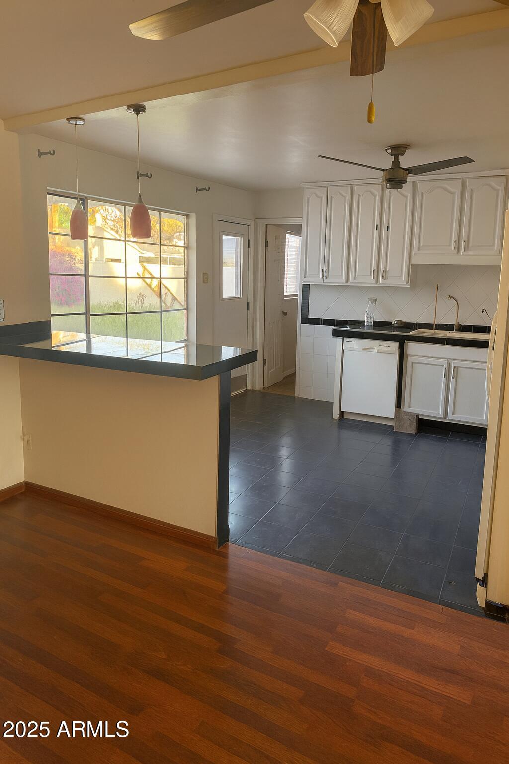 8008 E WHITTON Avenue