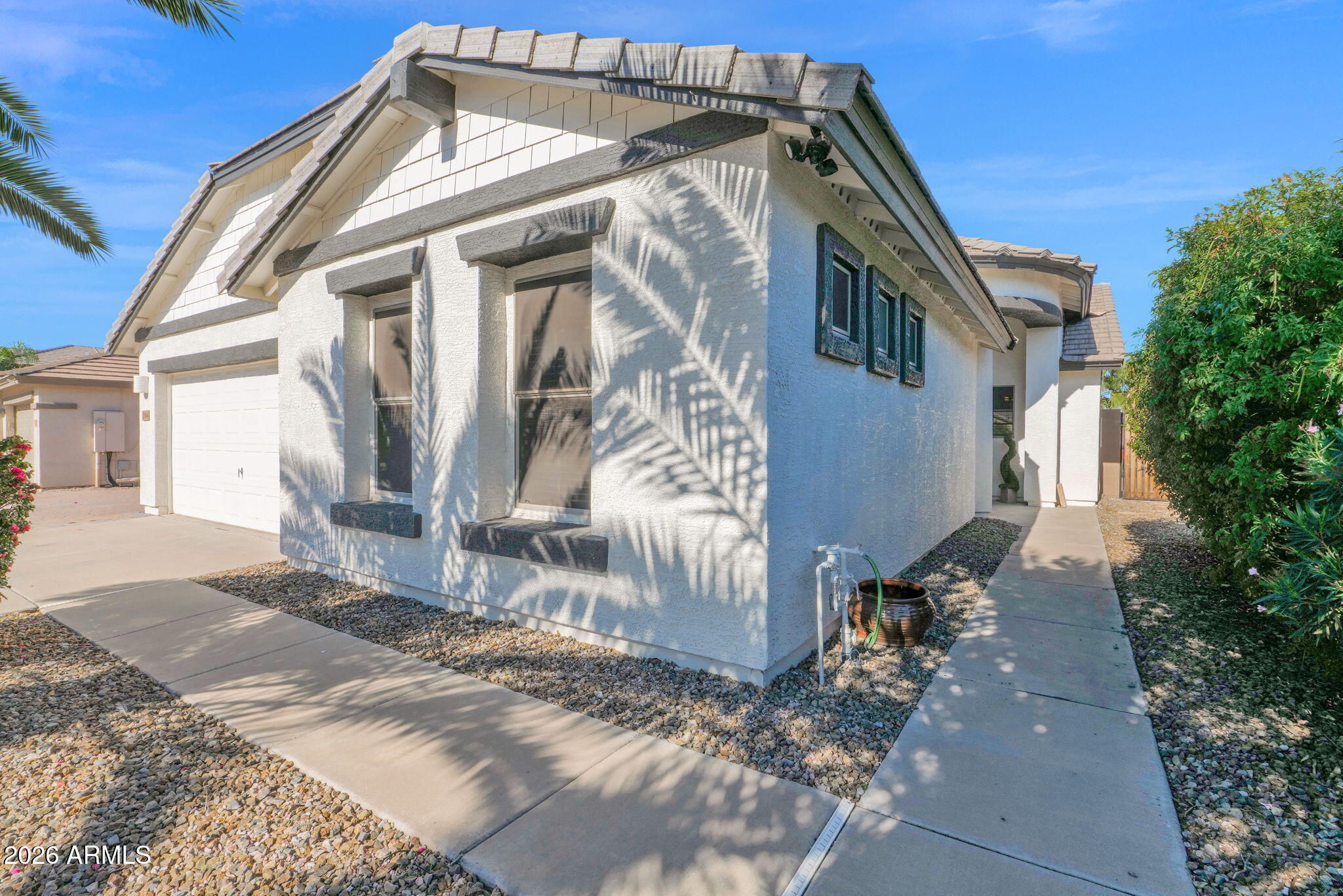 2004 W HALF MOON Circle