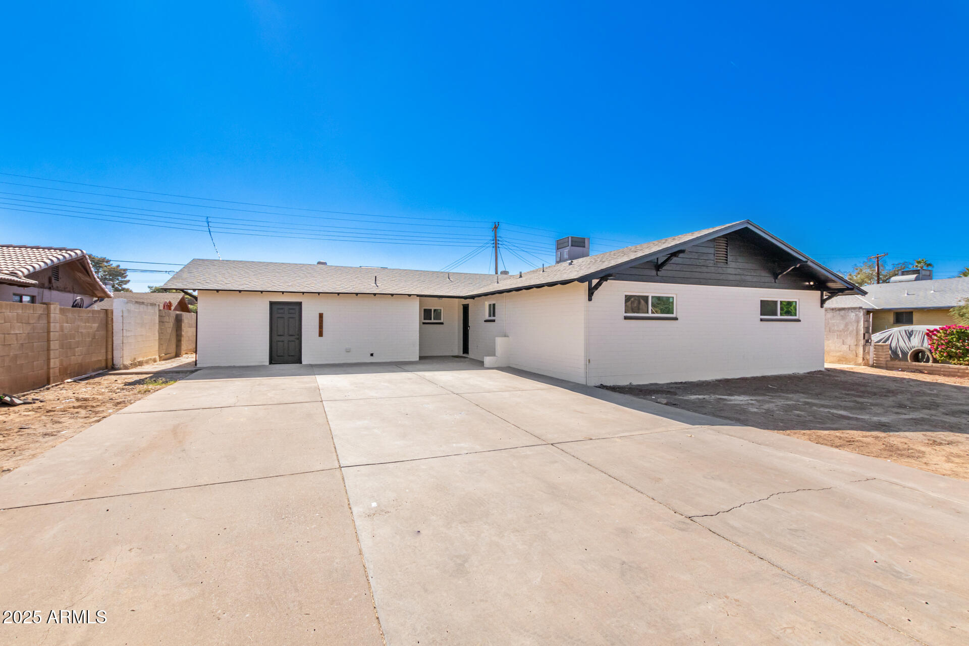 6201 W INDIANOLA Avenue