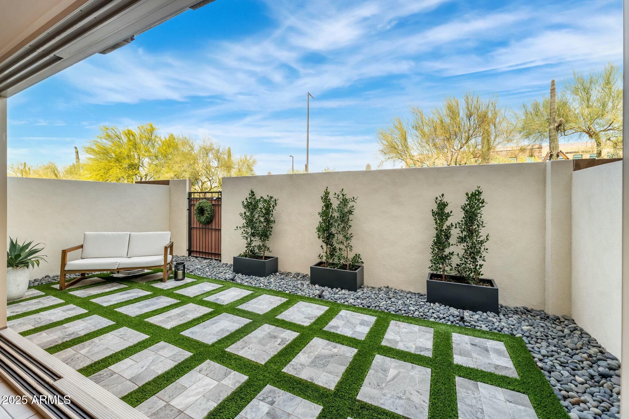 7330 E VISTA BONITA Drive