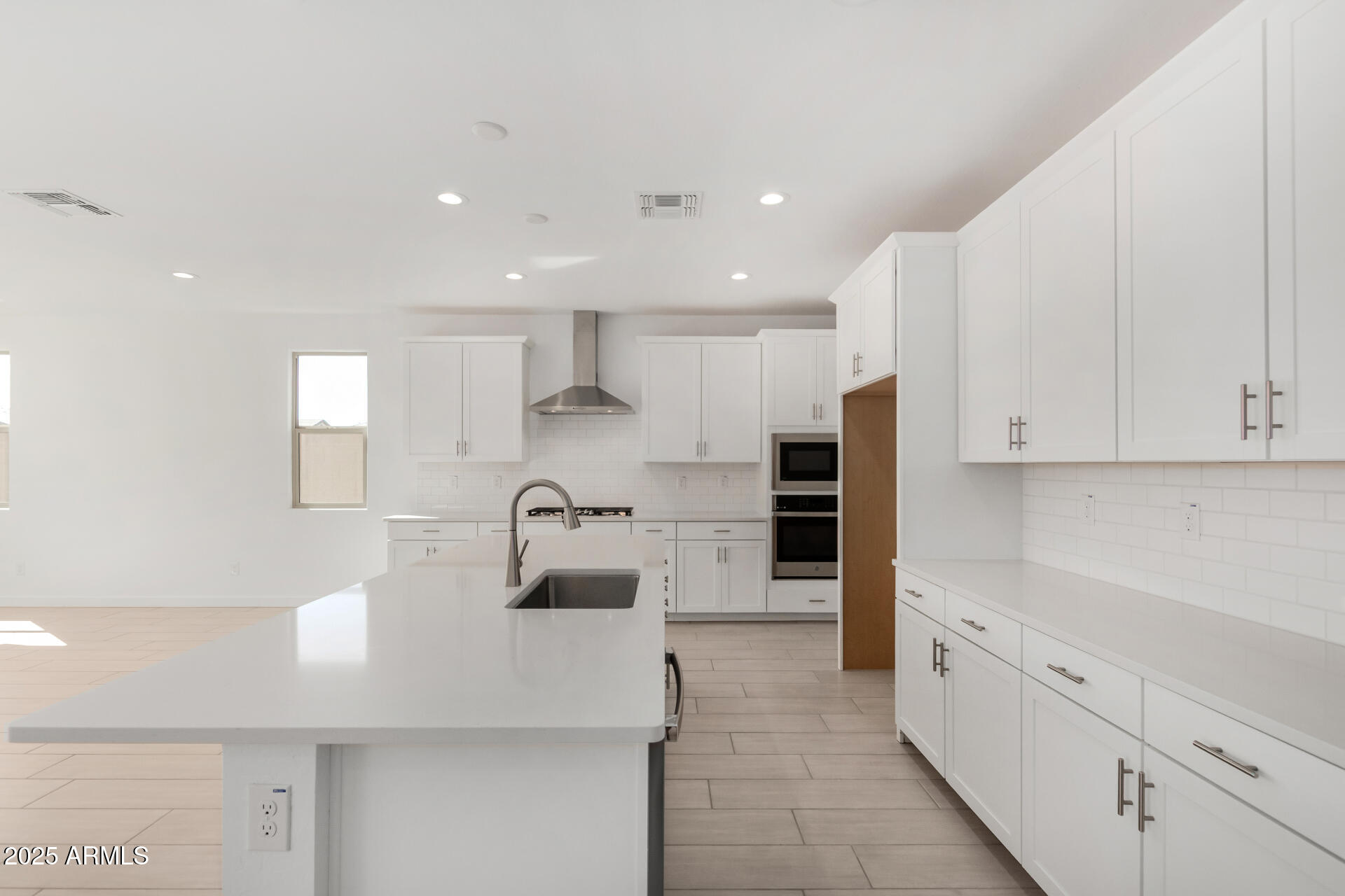 15791 W DESERT HOLLOW Drive