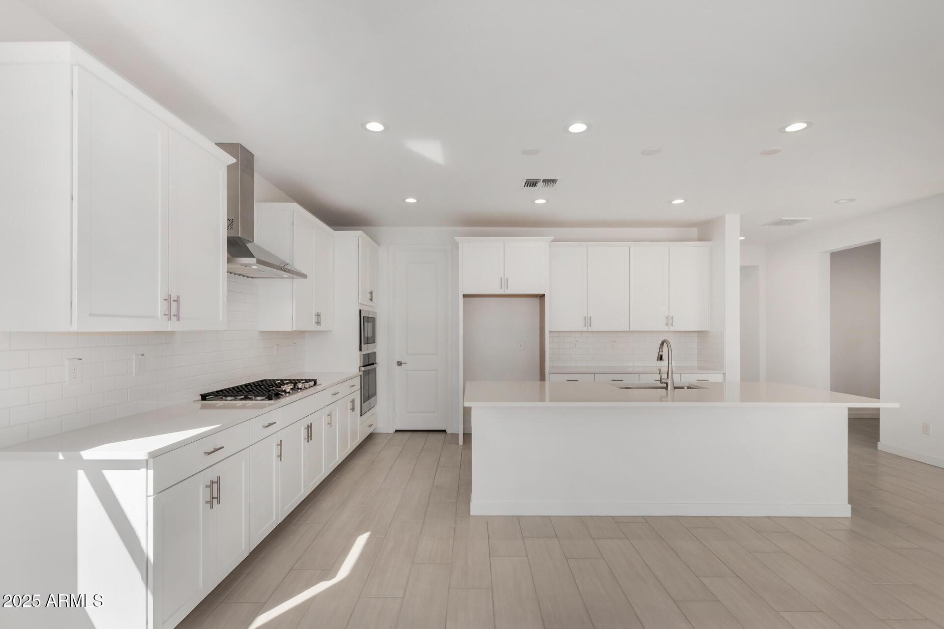 15791 W DESERT HOLLOW Drive