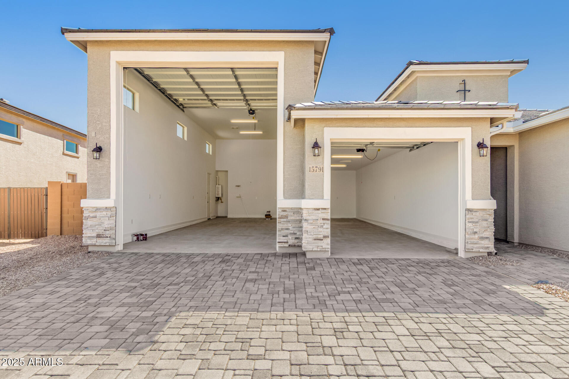 15791 W DESERT HOLLOW Drive