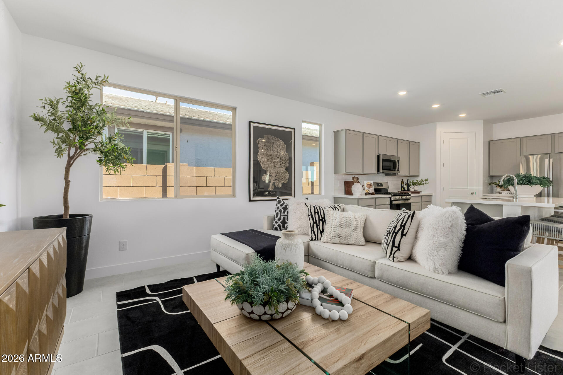 2913 E Mecklenburg Way