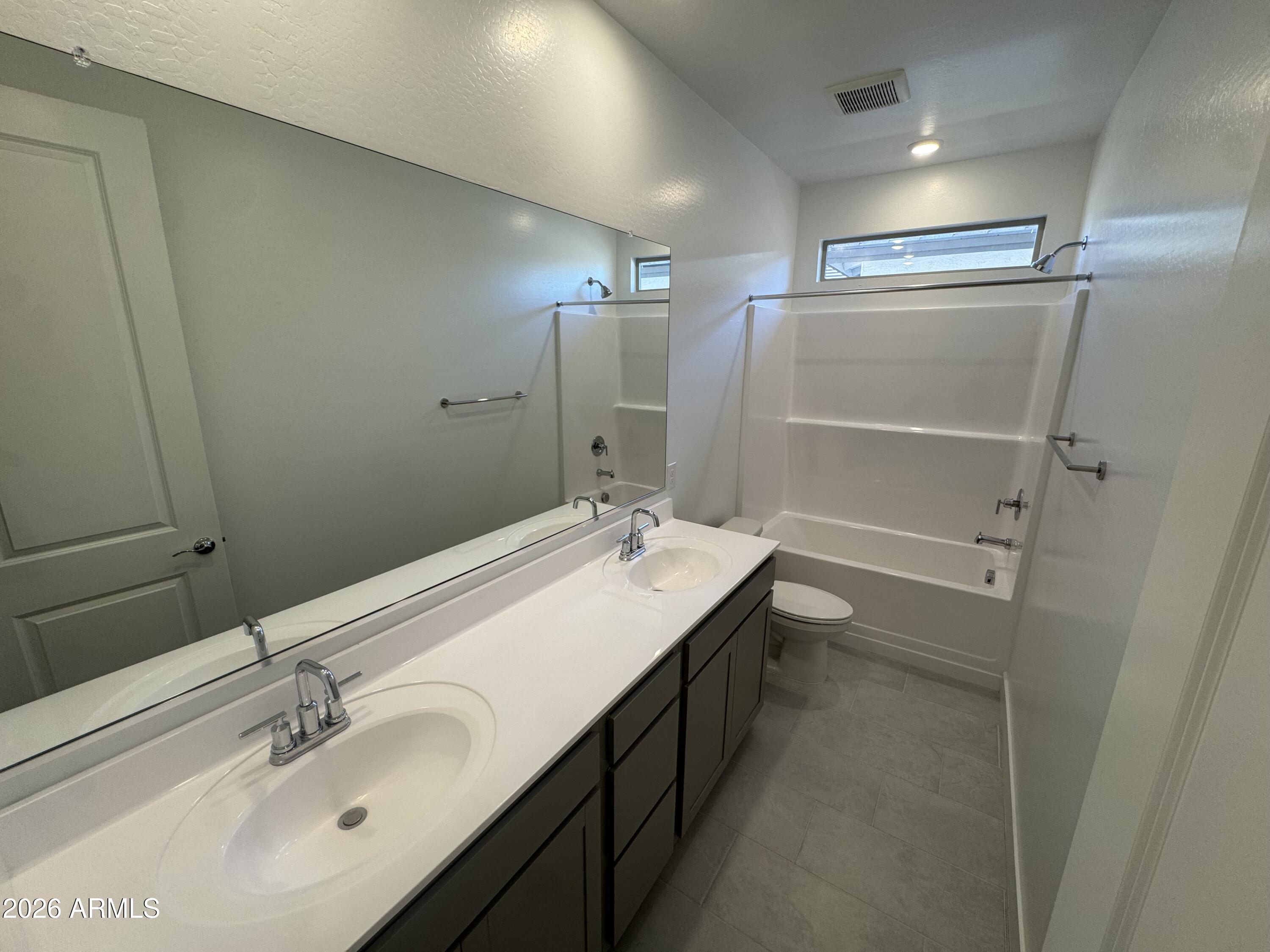 2913 E Mecklenburg Way