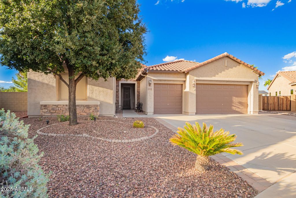 Photo of 8430 N 181st Drive, Waddell, AZ 85355 (MLS # 6935629)