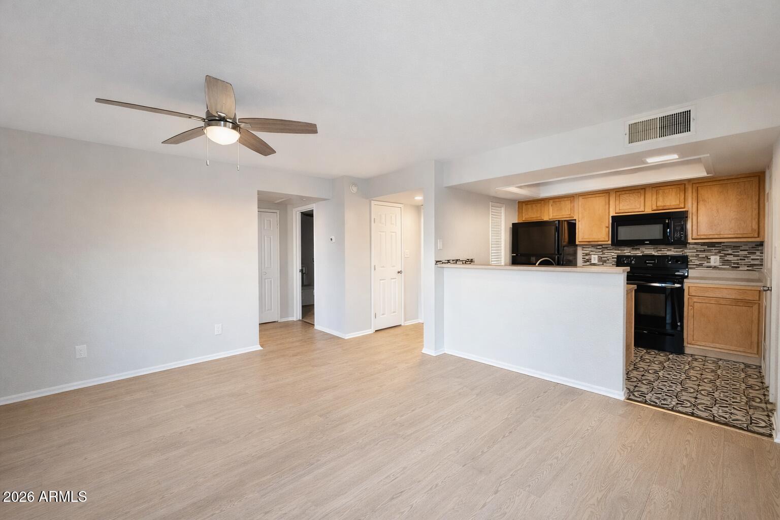 1101 S SYCAMORE -- 207