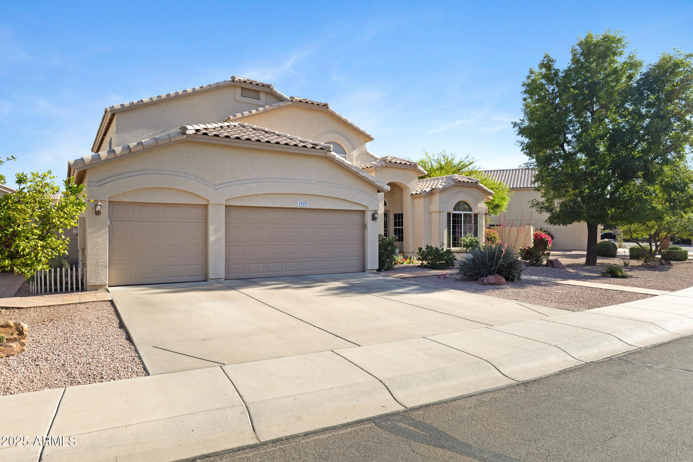 1975 E CHILTON Drive