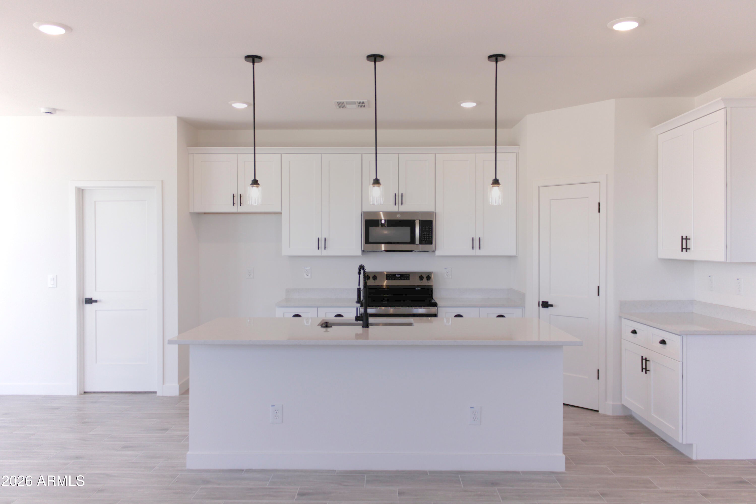 3220 W SOLANO Drive