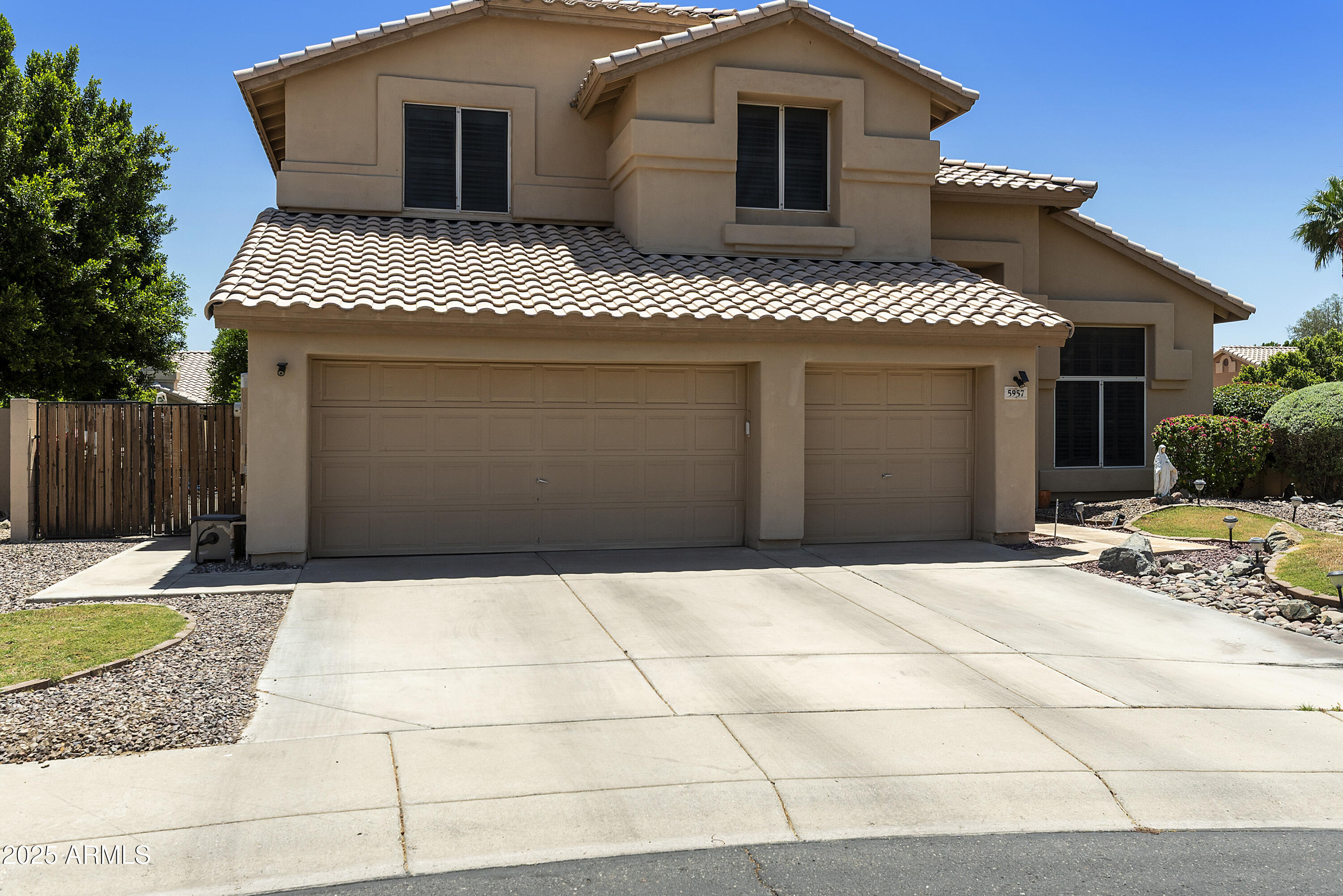 5957 W ROBIN Lane