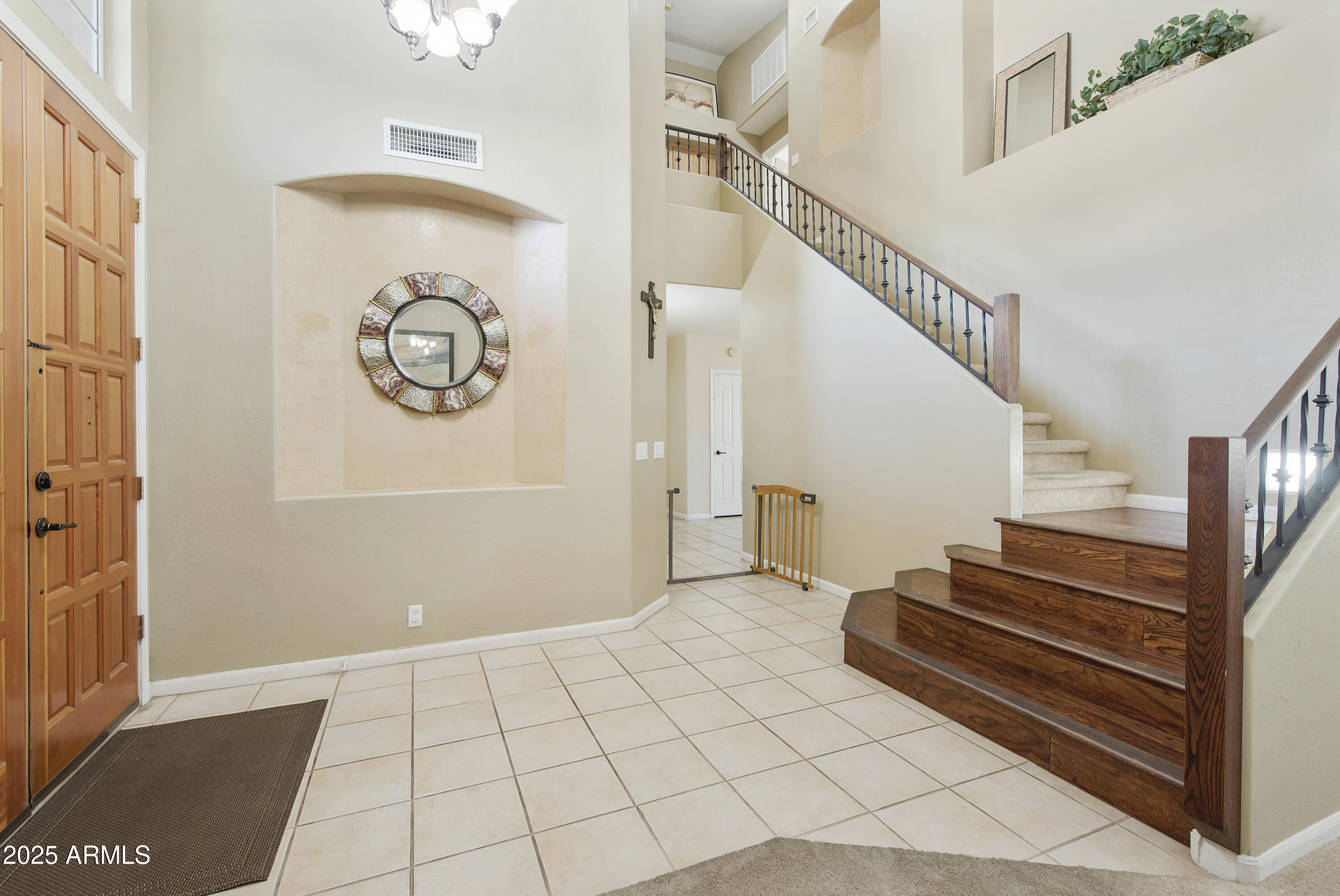 5957 W ROBIN Lane