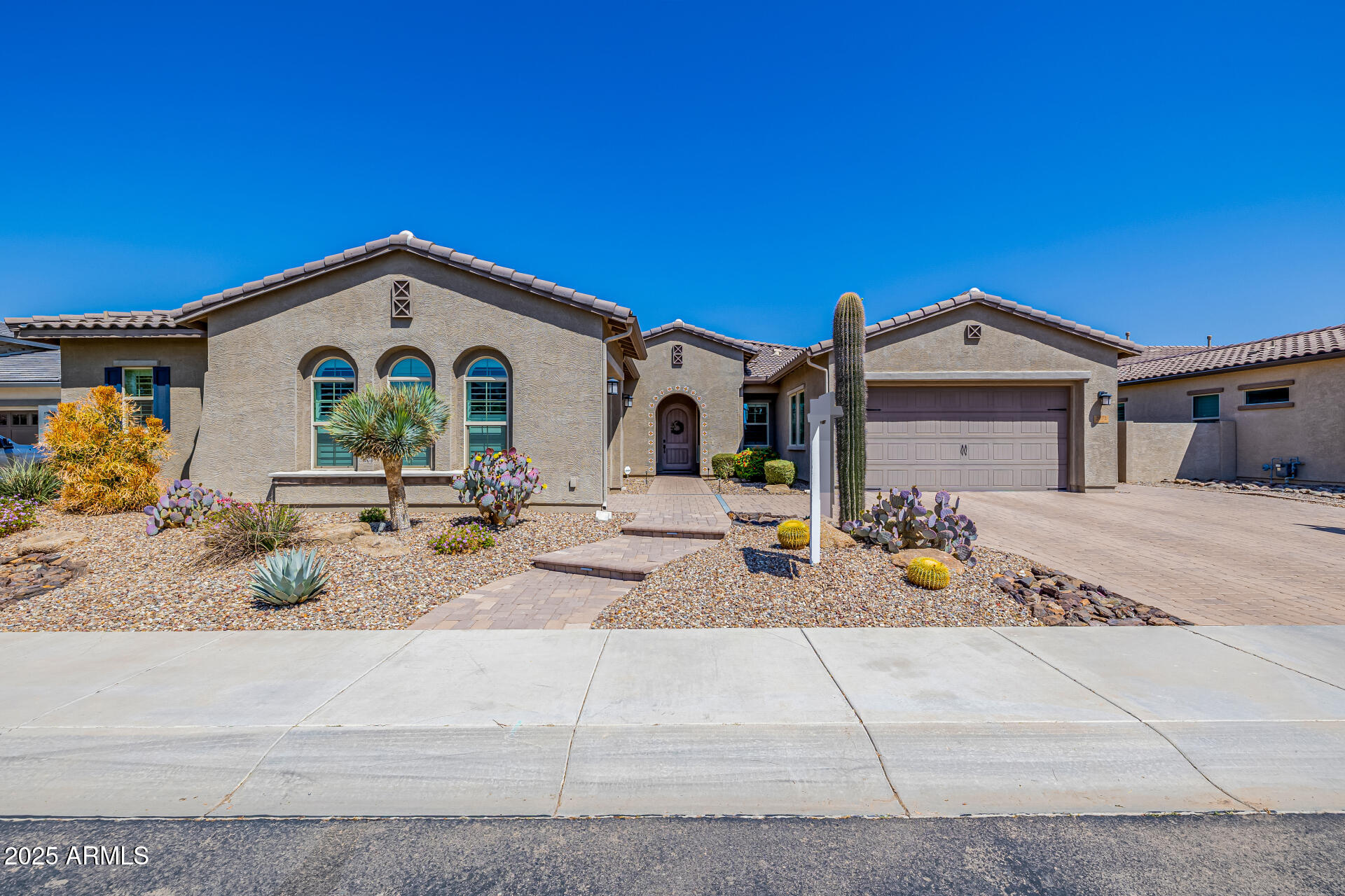 2072 E BLACKHAWK Court
