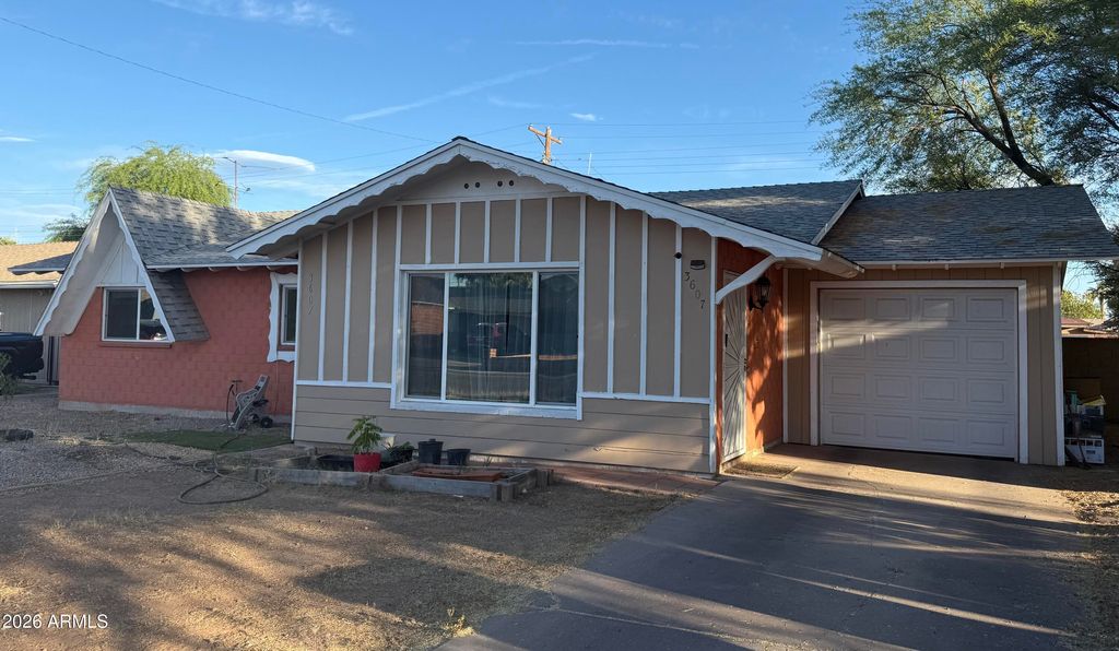 Photo of 3607 W Mclellan Boulevard, Phoenix, AZ 85019 (MLS # 7029223)