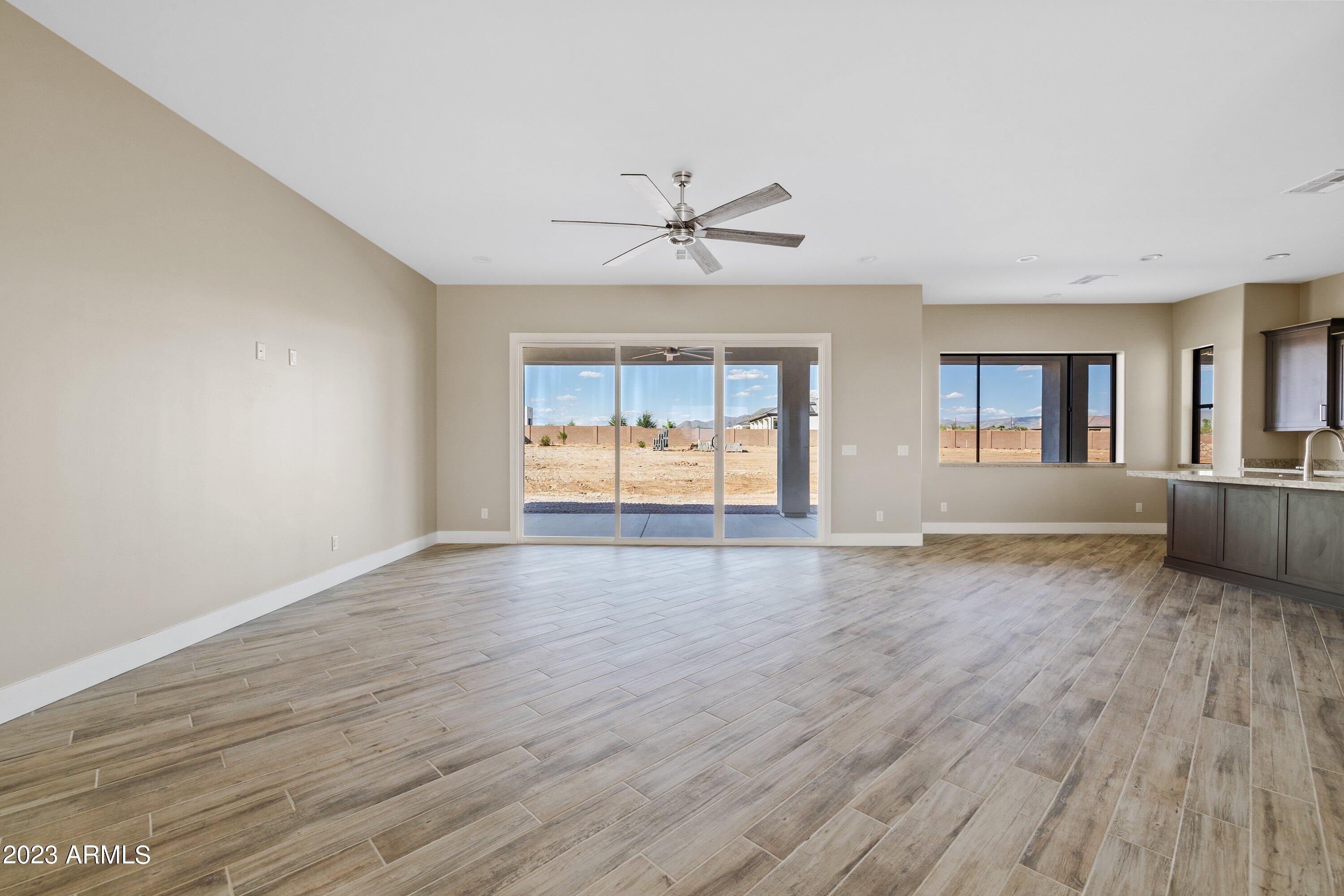 2526 W FERNWOOD Drive