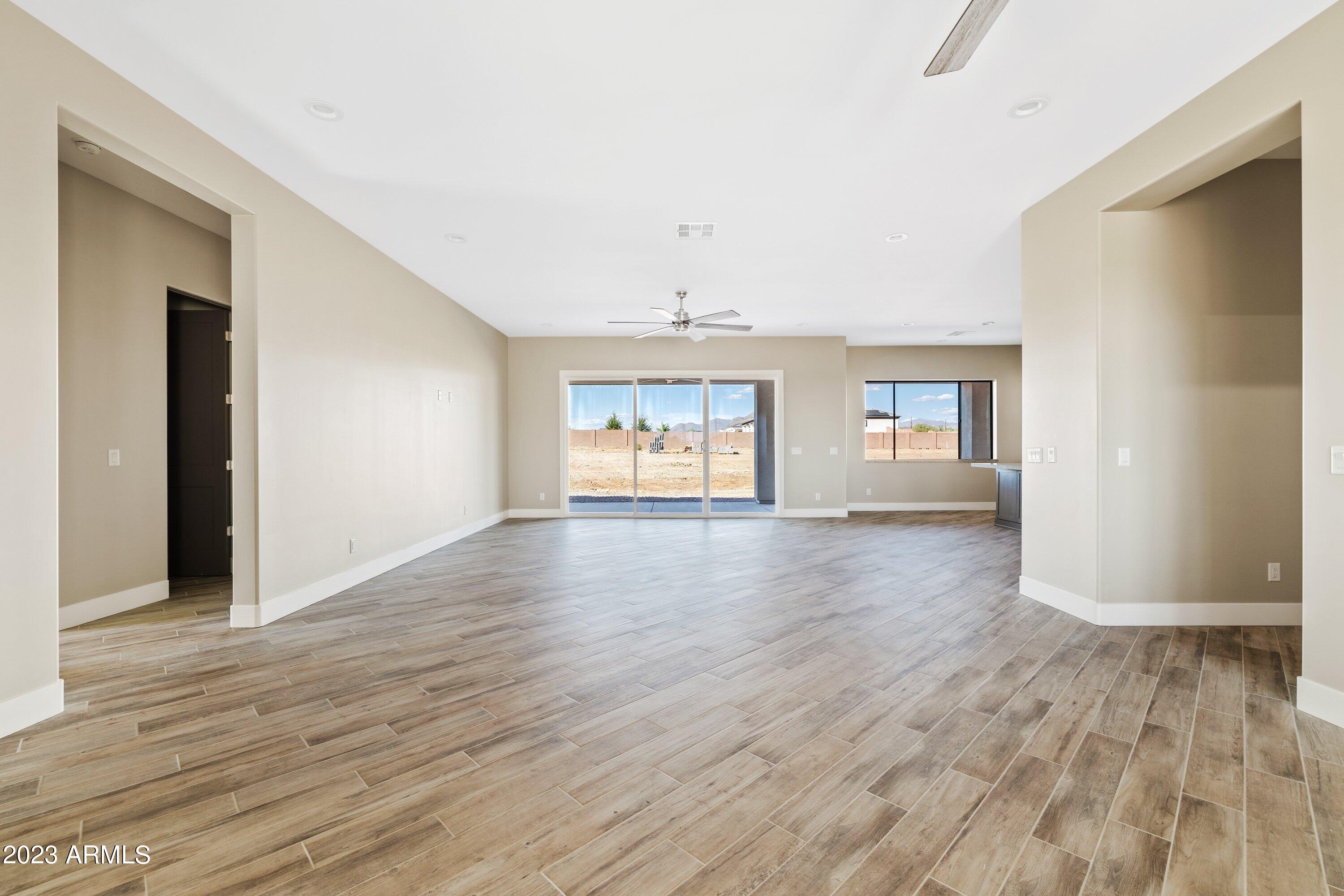 2526 W FERNWOOD Drive