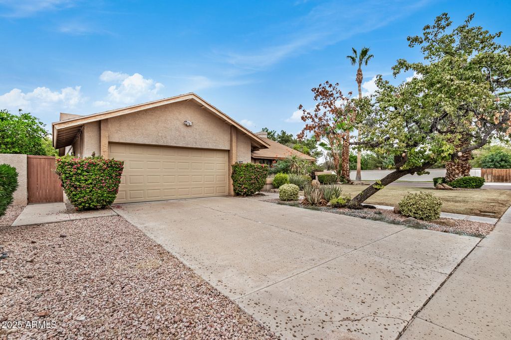 Photo of 1962 E Ranch Road, Tempe, AZ 85284 (MLS # 6931779)