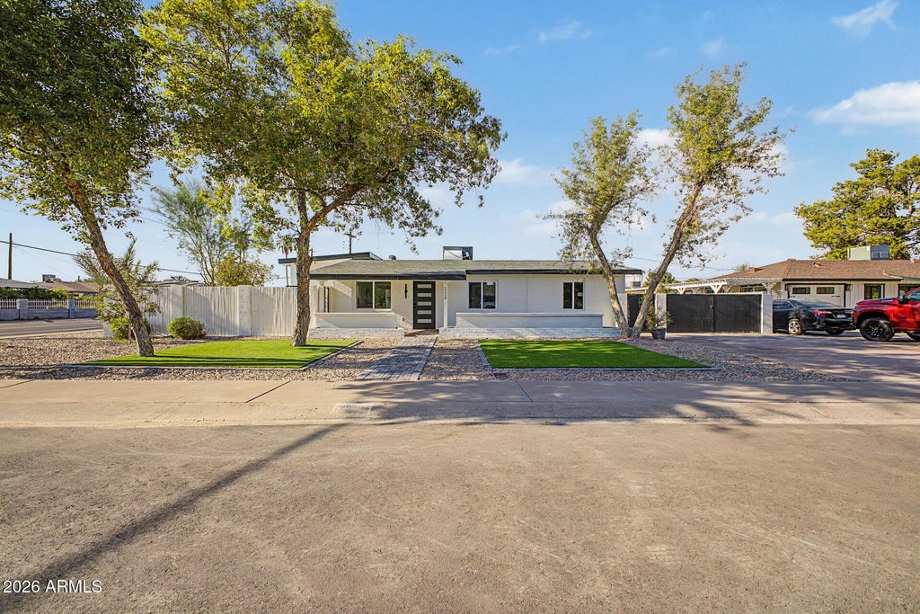 Photo of 2238 W Catalina Drive, Phoenix, AZ 85015 (MLS # 7091371)