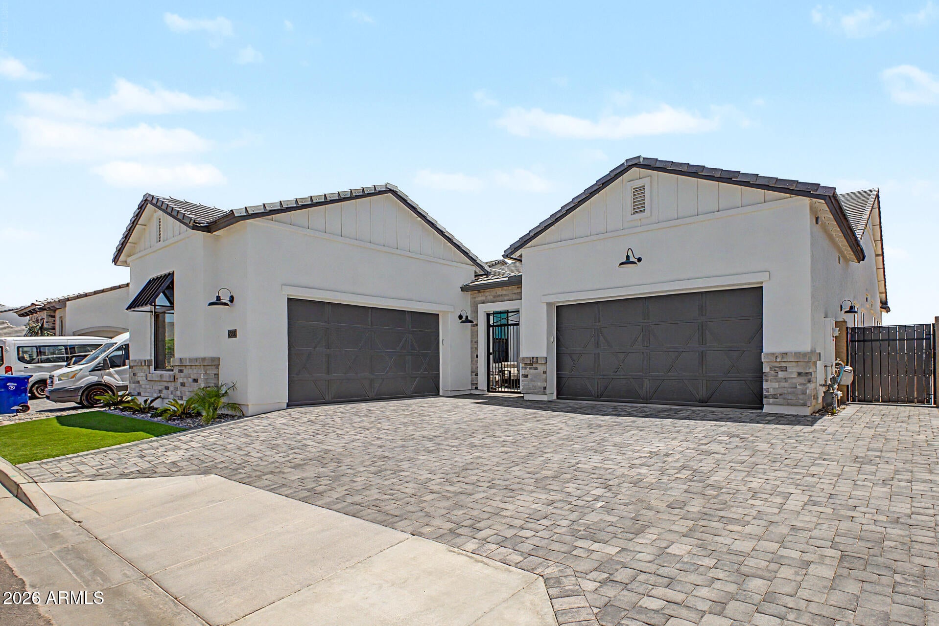 5823 E SANFORD Street