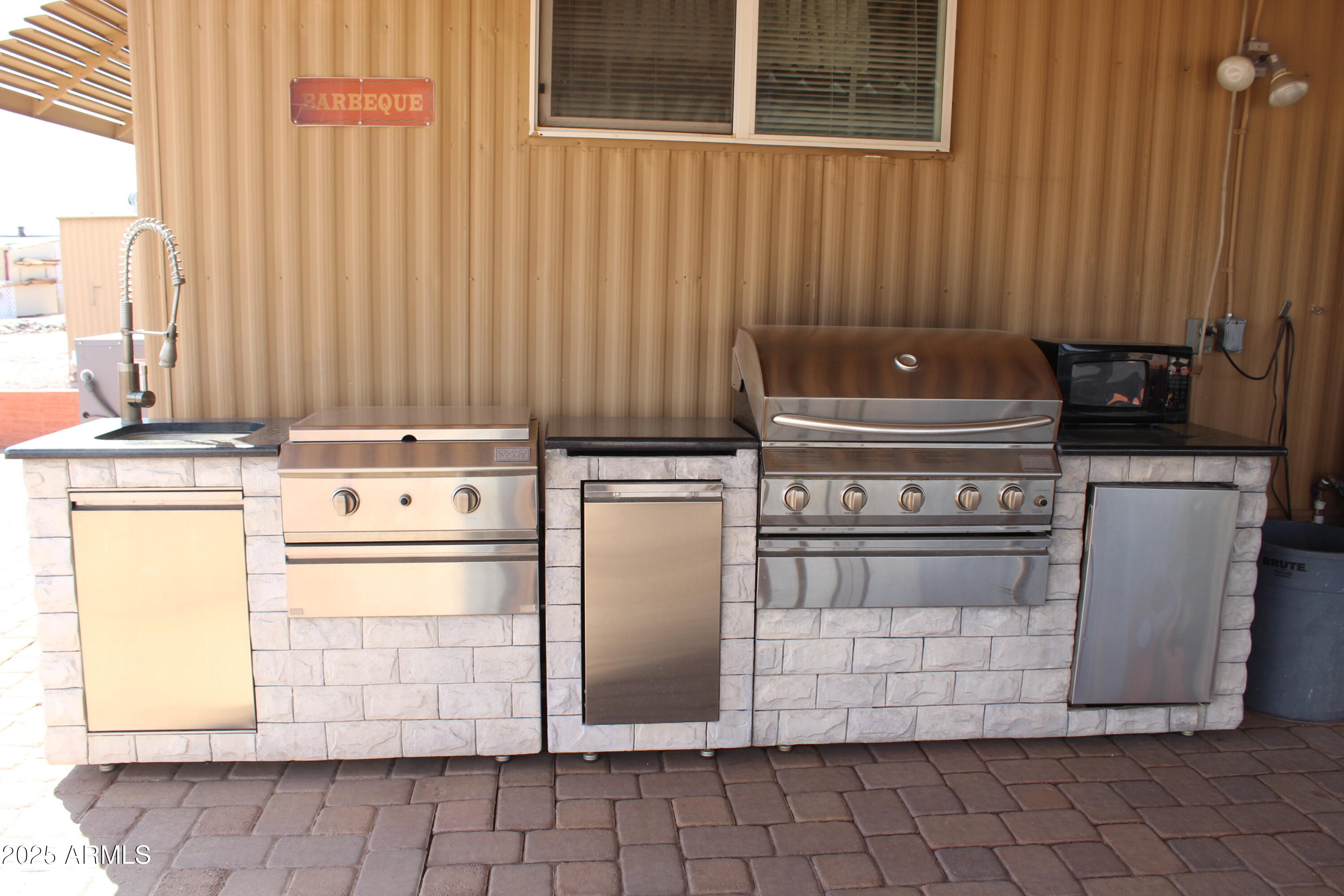 925 N PLAZA Drive 22