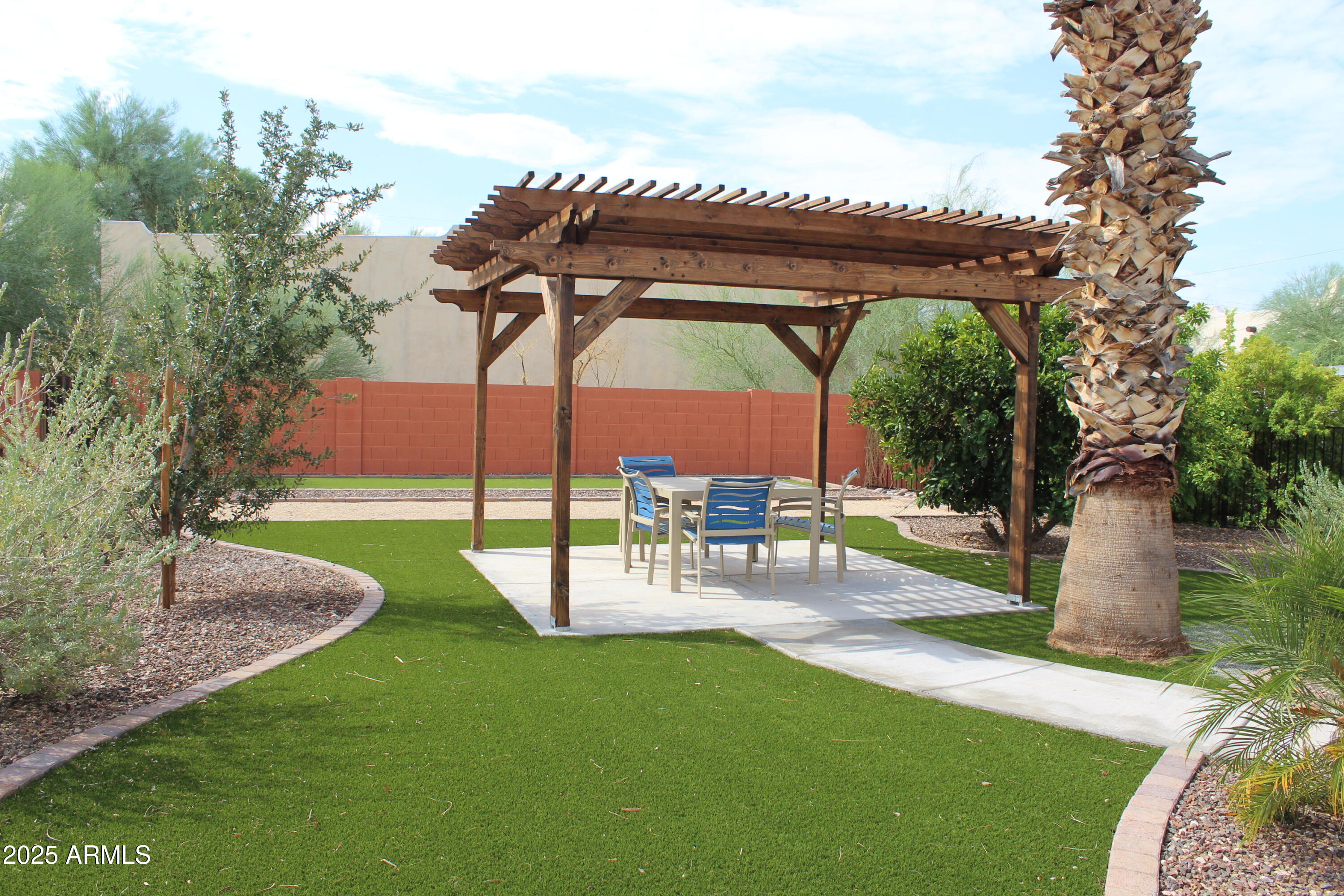 925 N PLAZA Drive 22