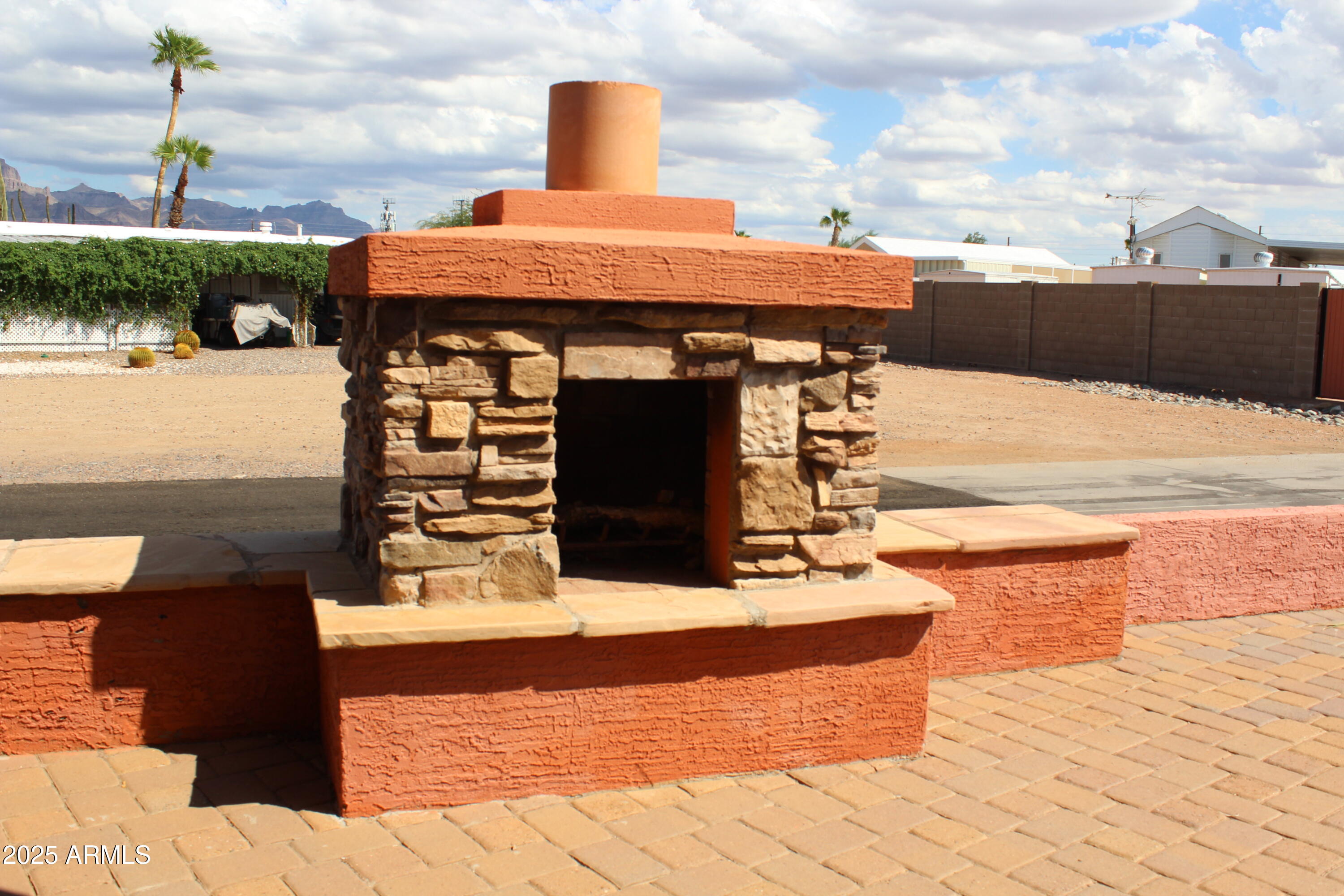 925 N PLAZA Drive 22