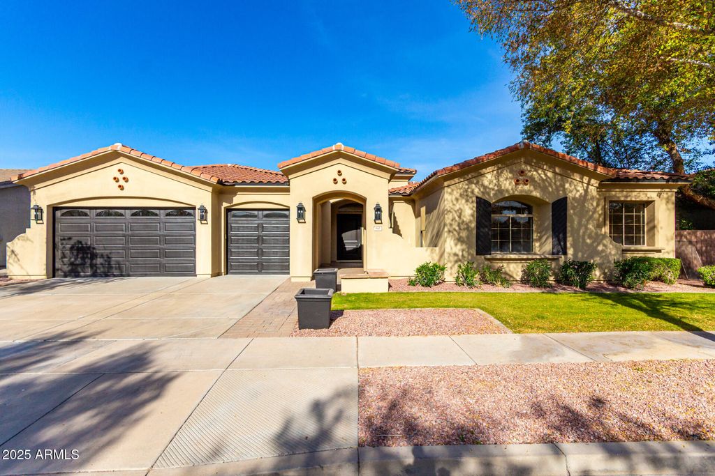 Photo of 940 W Macaw Drive, Chandler, AZ 85286 (MLS # 6959444)