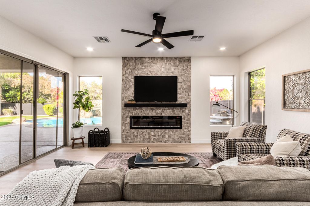 Photo of 940 W Macaw Drive, Chandler, AZ 85286 (MLS # 6959444)