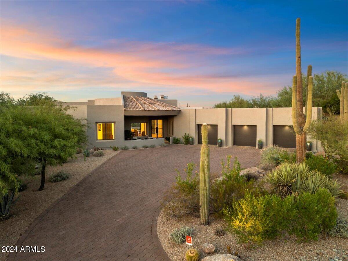 10422 E MARK Lane