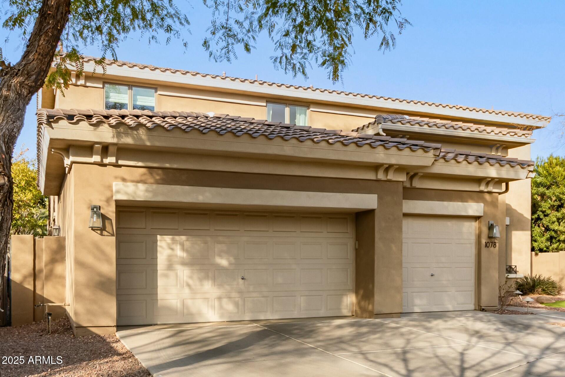 1078 W SPUR Court