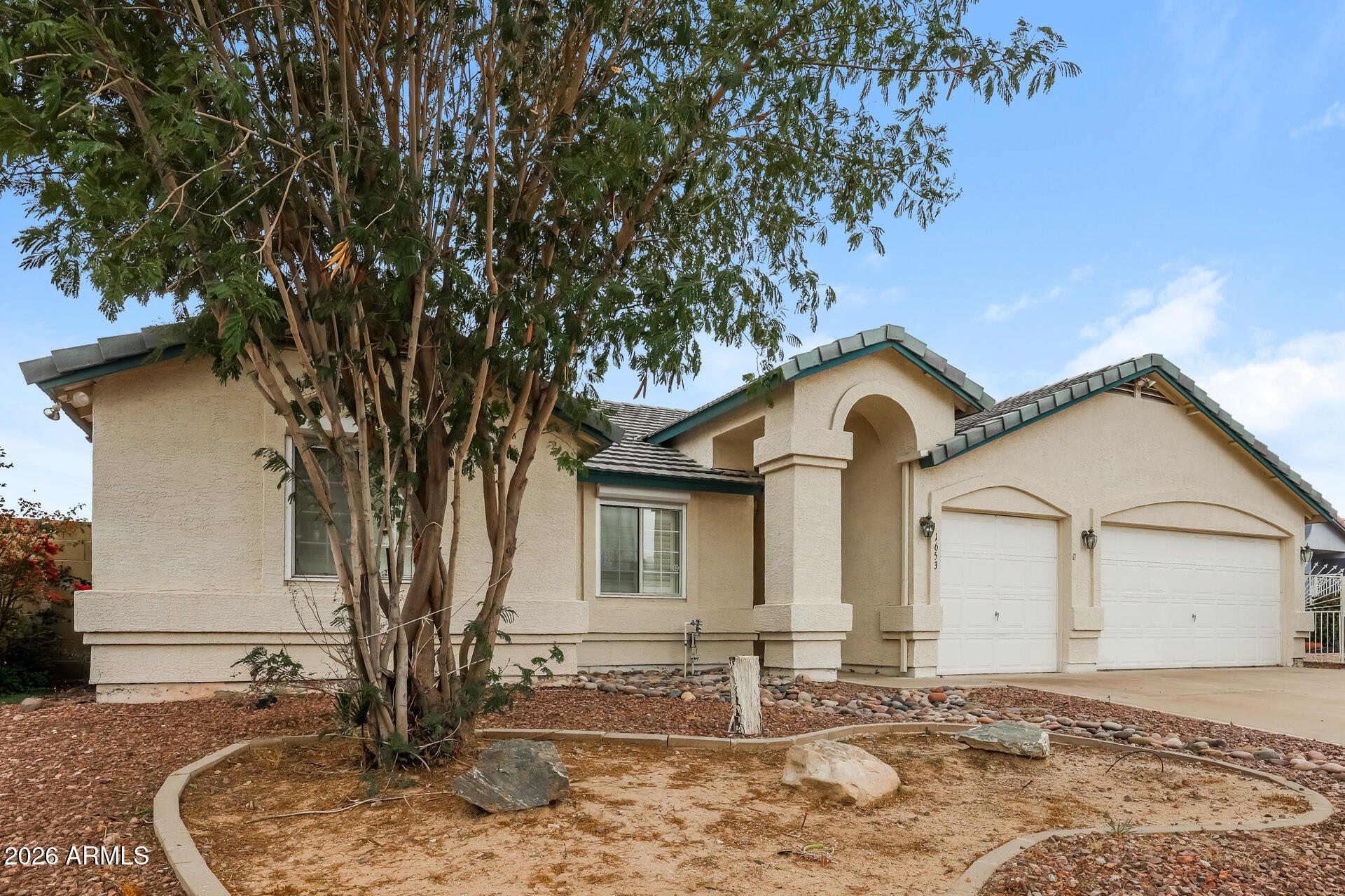 1653 E VINEYARD Road